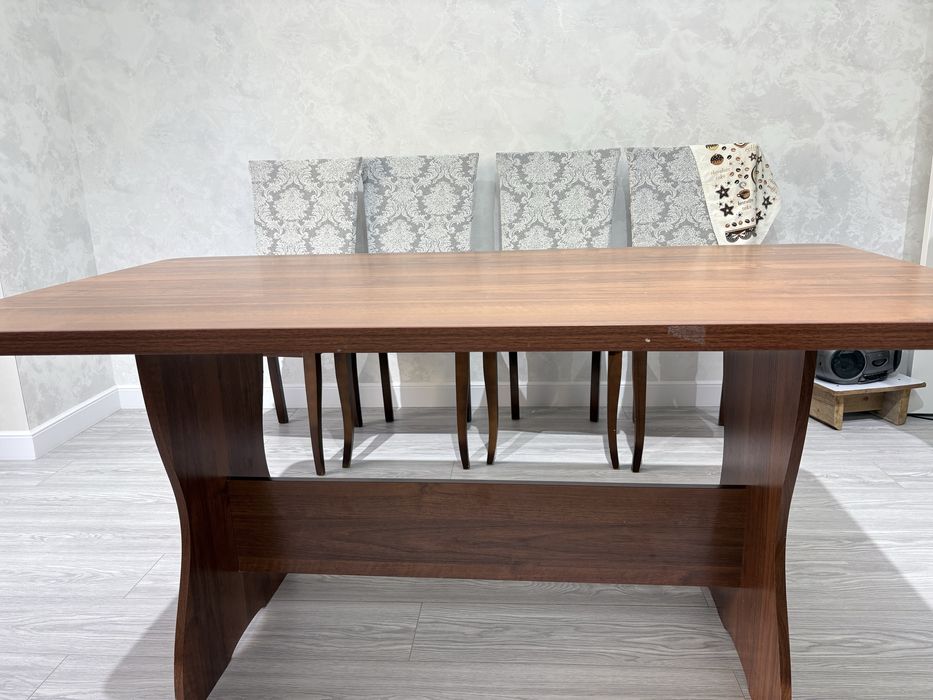 Продам стол для кухни (зал)