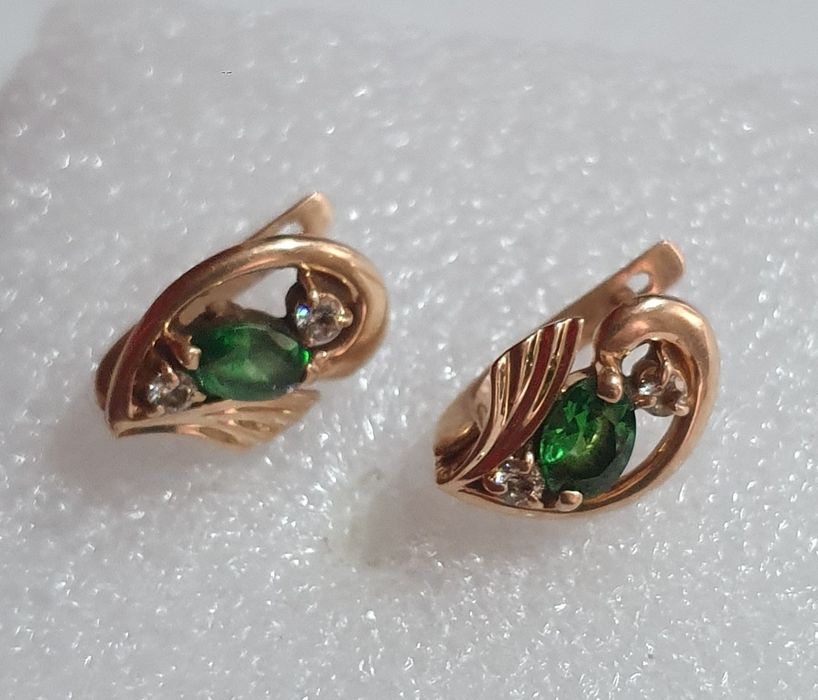 Серьги    золотые.