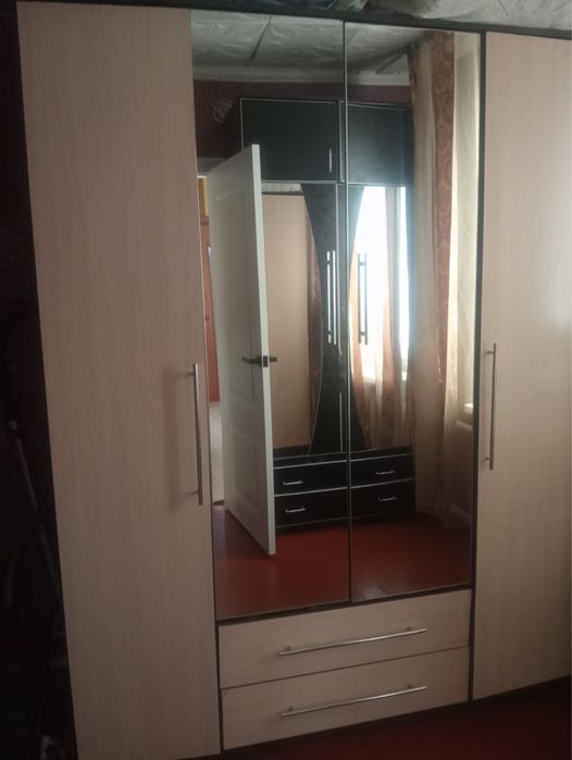 Срочно продам 2 шкафа для одежды
