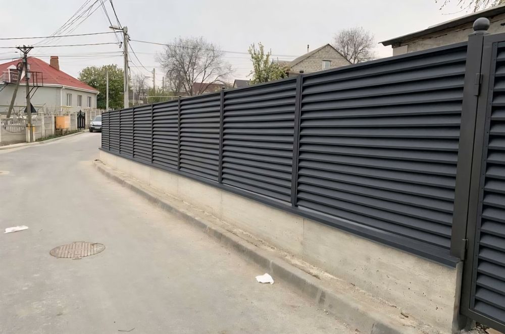 Vând gard din șipcă metalică