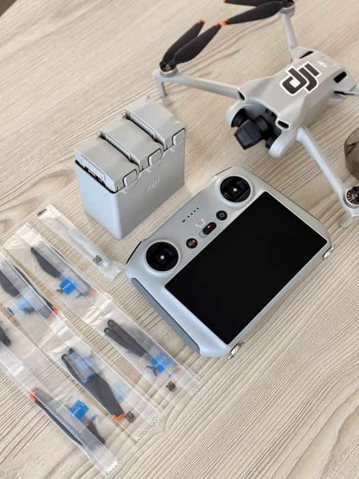 Vand Drona DJI Mini 3 Varianta Full Combo