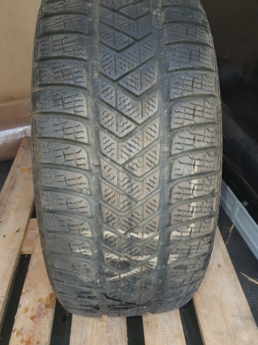 Продавам 2 бр. зимни гуми 19