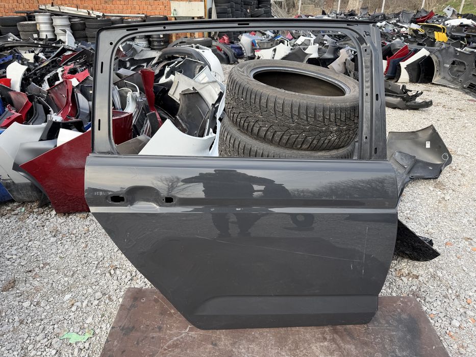 Врата VW Touran 2015 год.-
