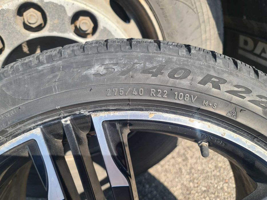 Geante cu cauciucuri r22 275/40