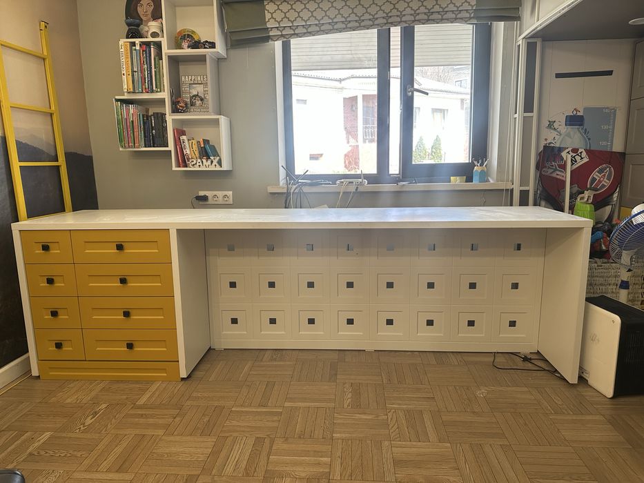 Стол большой с ящиками