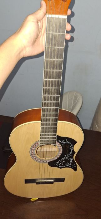 Гитара почти новая