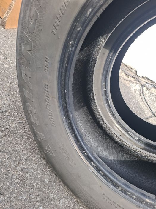 Продам шины 5000 за два