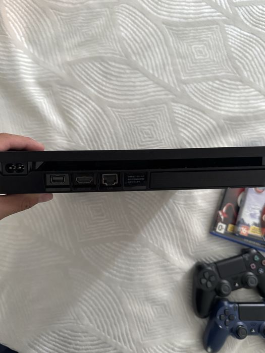 Продам Playstation 4 slim 500gb
