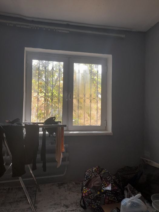 Срочно Продается!1 ком кв.бившее общежитье.Чирчик.