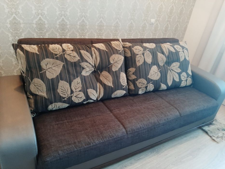 Продам диван недорого