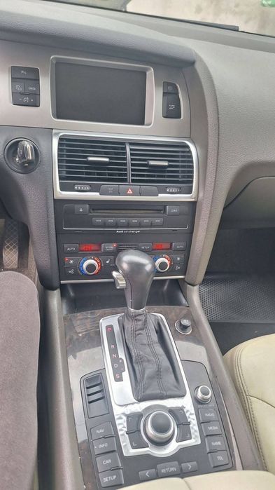 Audi Q7 4 2 TDI V8  ,326 к.с ,20 броя на части.