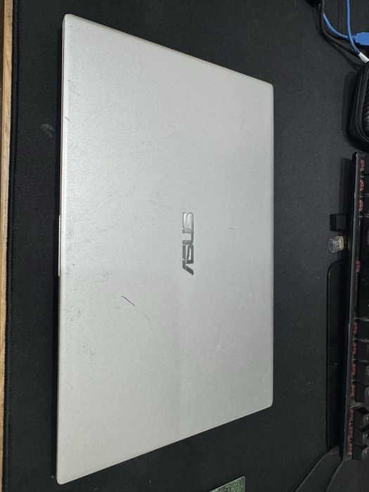 Asus VivoBook компактный
