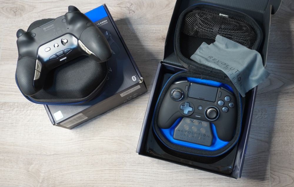 Controller Nacon Revolution Unlimited Pro pentru PlayStation 4 și PC
