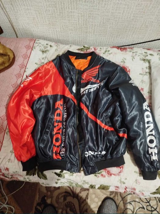 Обменяю эксклюзивную куртку Honda совместно с Nike !