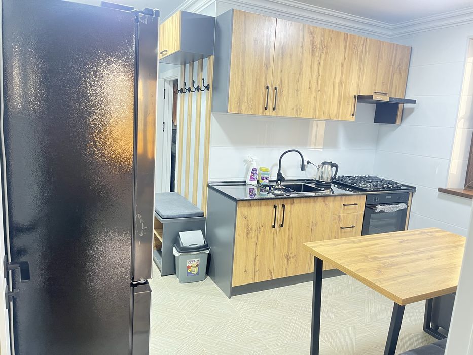 2 х комнатная квартира на 2 этаже . 46- школа. Престижный район.