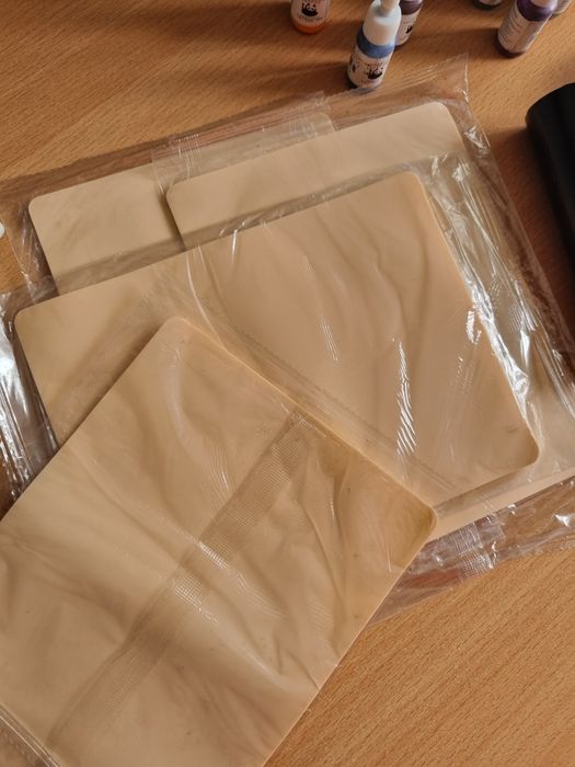 Kit tatuat, masina si accesoriile