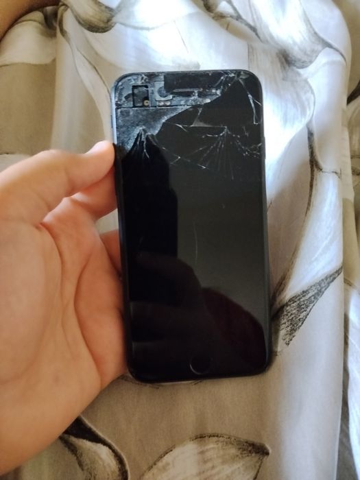 iPhone 7 счупен е