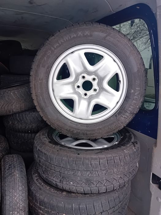 Vând 225 65 17 cu jante de Honda, 114,3