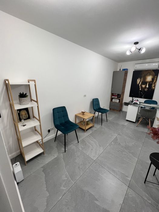 Inchiriere /    Post Manichiura