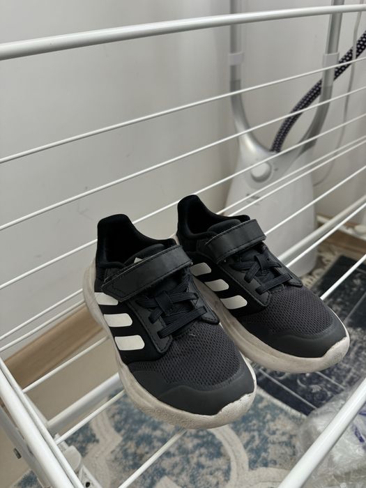 Продам кроссовки адидас 31р