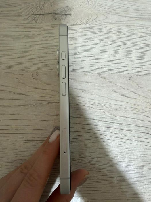 Продам iphone 16 128gb