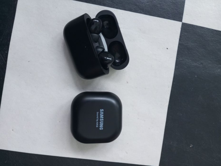 Vakumniy naushniklar sotiladi orginal