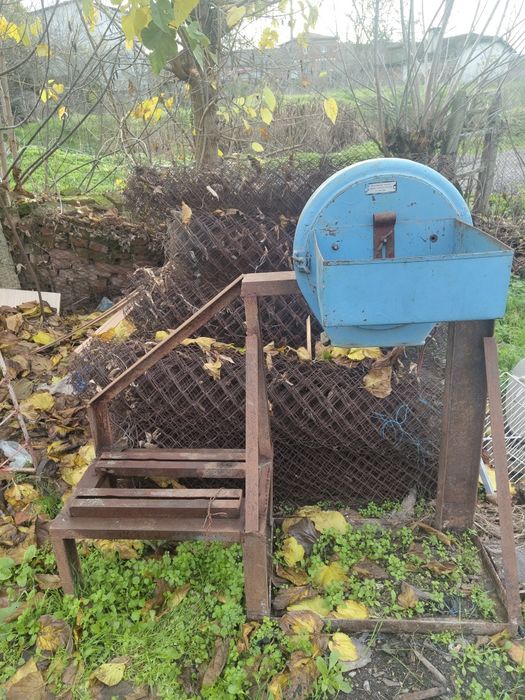 ЯМБОЛАКА фуражомелка   със МОТОР