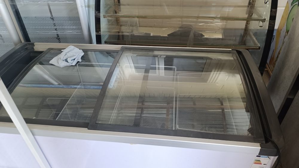 Морозильник почти новый