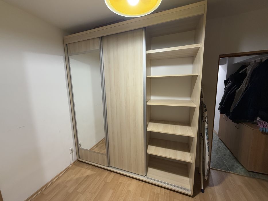 Dulap 211 lungime, 58.5 adancime, 237 inaltime