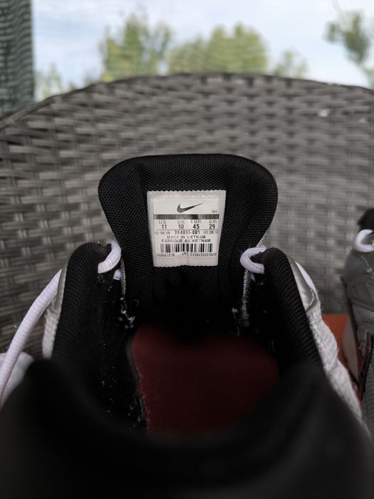 Adidași Nike Initiator