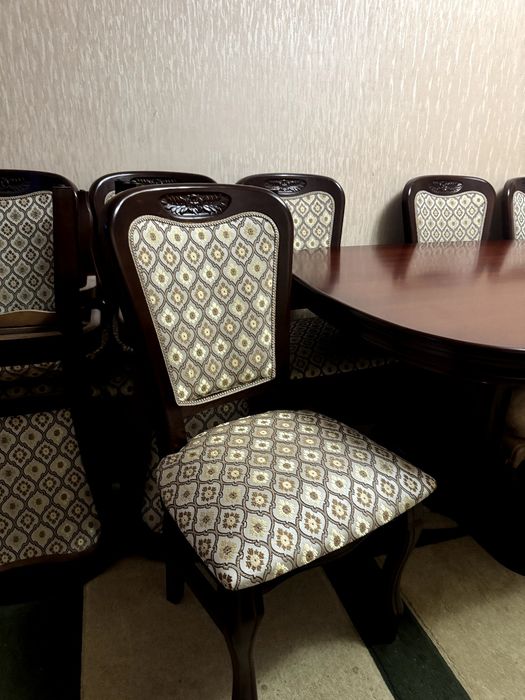 Стол и стулья на 12 человек