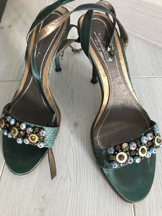 Босоножки на тонком каблучке