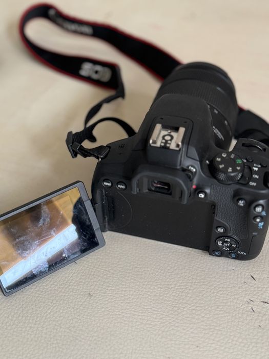 Canon EOS 850D EF 18 - 135 IS STM