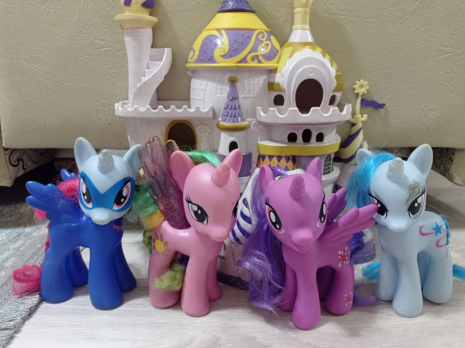 Пони игрушкий.Каждая по 500тг.б/у