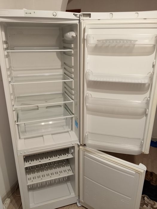 Холодильник Indesit BIA 18 белый