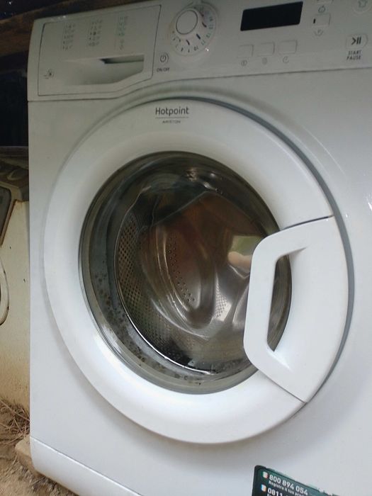 Vând Mașină Hotpoint Ariston