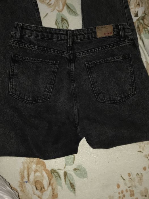 Темно серые джинсы