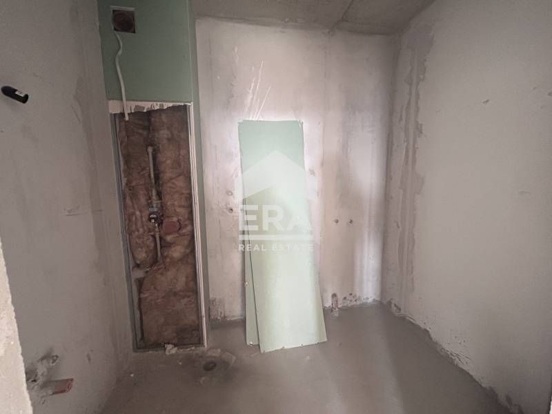 Продава се Тристаен апартамент в Варна, ЖП Гара - 149 кв.м за 1651 €/кв.м - Снимка #5