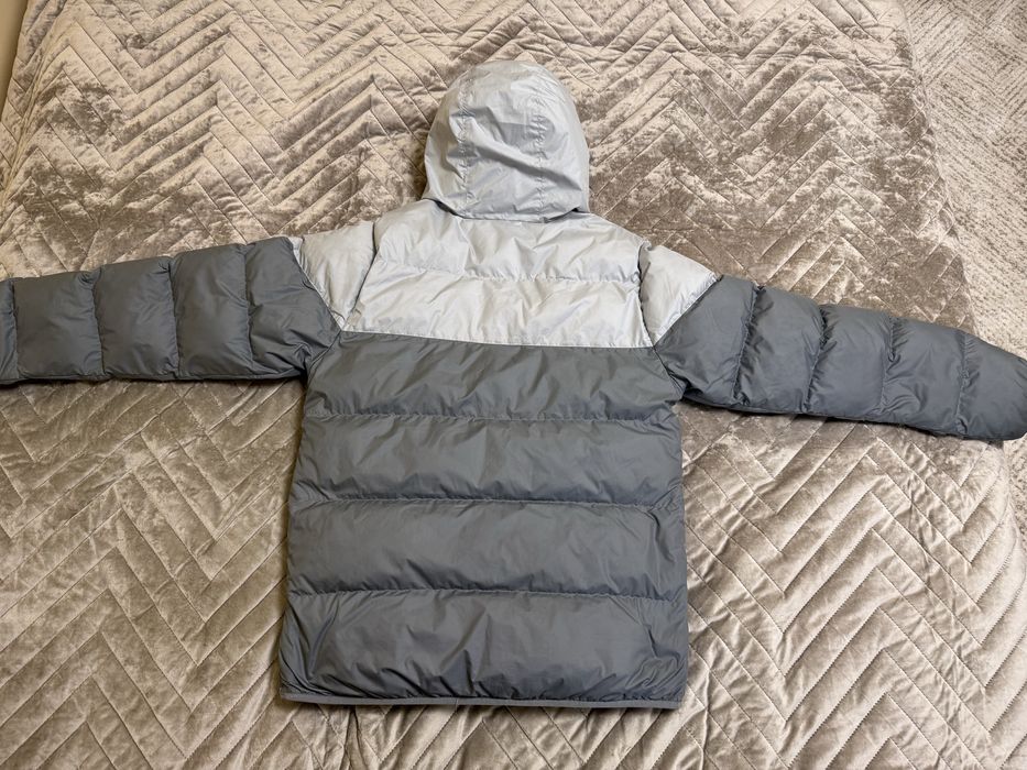 Geacă Nike puffer cu glugă – ideală pentru sezonul rece