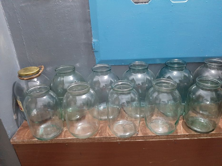 Продам стеклянные банки 2,3 литровые