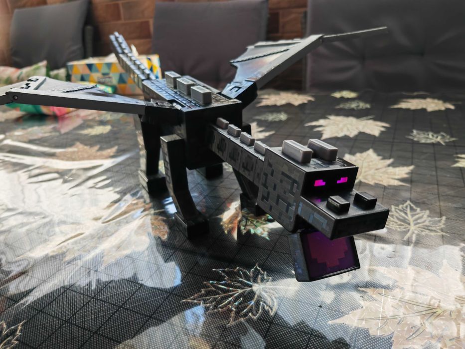 Vând dragon minecraft cu lumini și ceață
