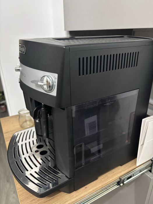 Espressor automat Delonghi Magnifica ESAM 300.B