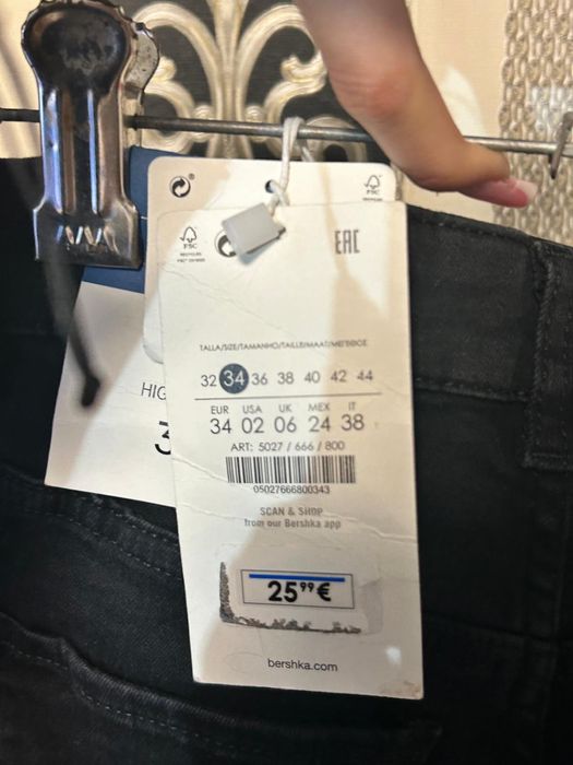 Blugi bershka de dama negri marimea 34