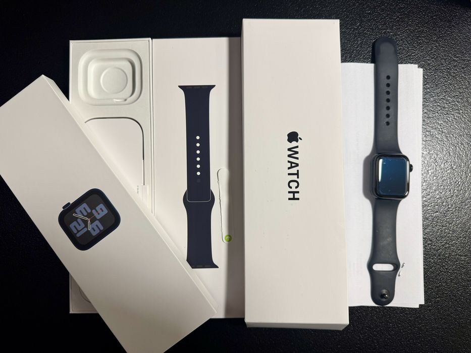 Смарт часовник Apple Watch SE (2nd Generation) GPS 40 mm – Midnight (черен)