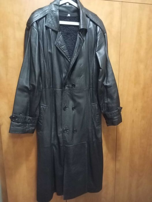 Мъжко черно кожено манто.