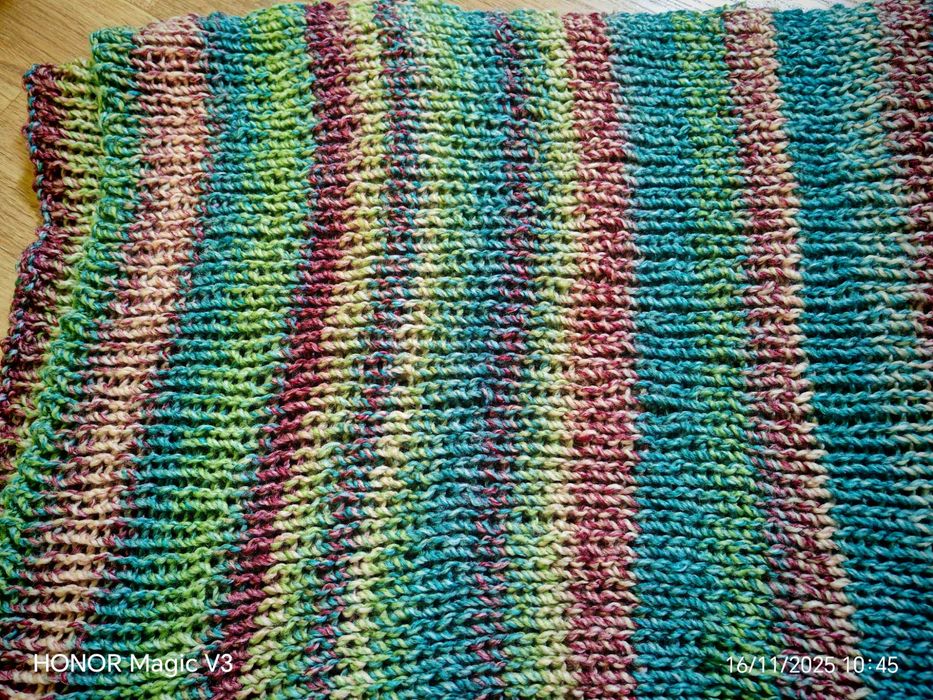 Ръчно изплетен пухкав зимен шал