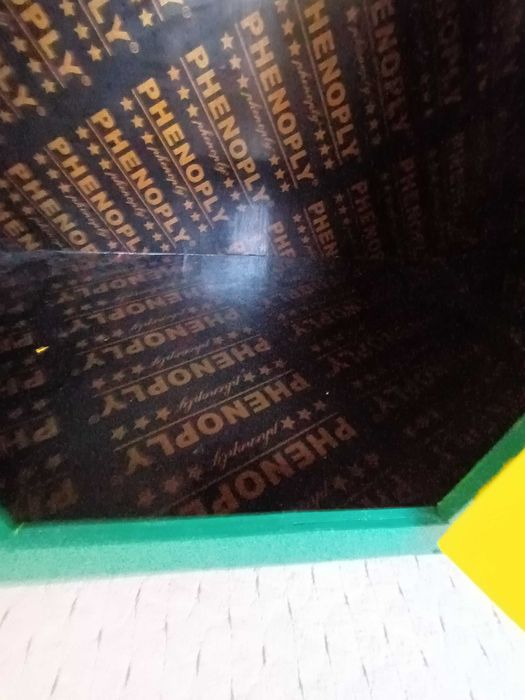 Дървена  колиба  от  кофражни  плоскости