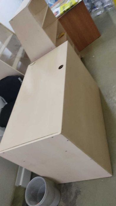 Продам витрину и стол, не дорого