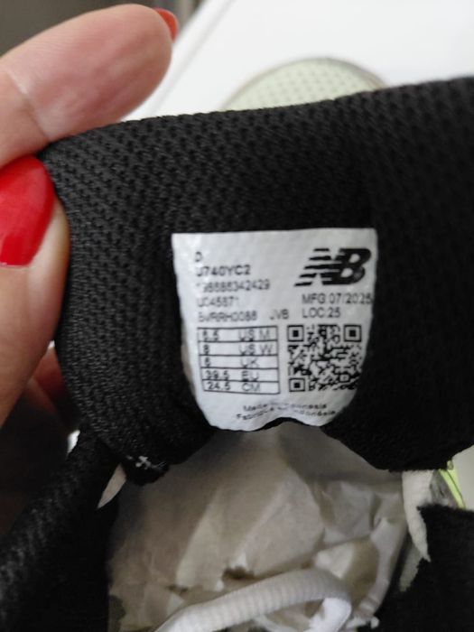 Продам кроссовки New Balance 740