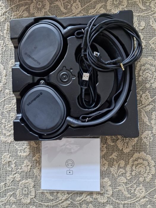 Продам игровую гарнитуру SteelSeries Arctis 5